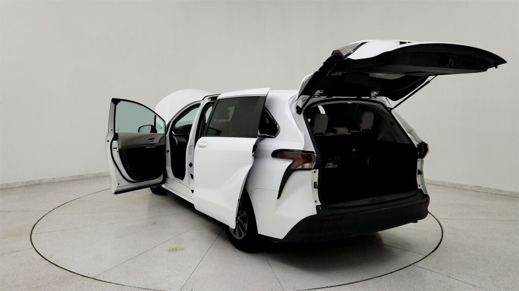 2024 Toyota Sienna LE Laurel MD