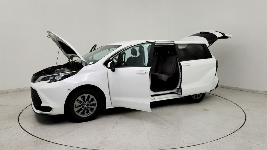 2024 Toyota Sienna LE Laurel MD