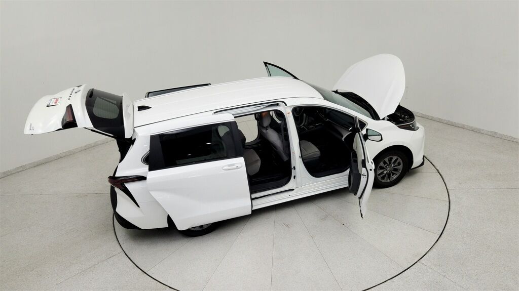 2024 Toyota Sienna LE Laurel MD