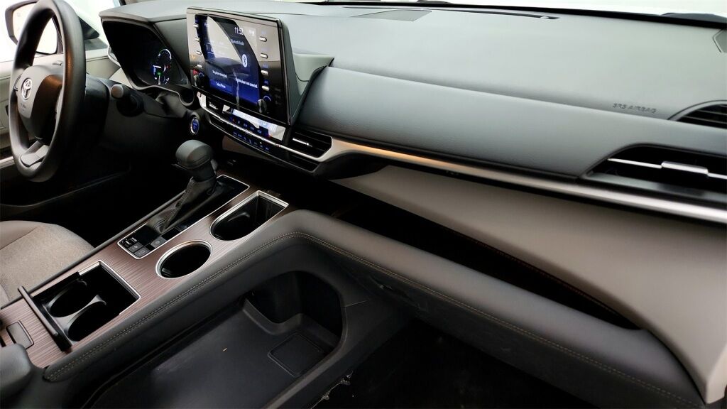 2024 Toyota Sienna LE Laurel MD