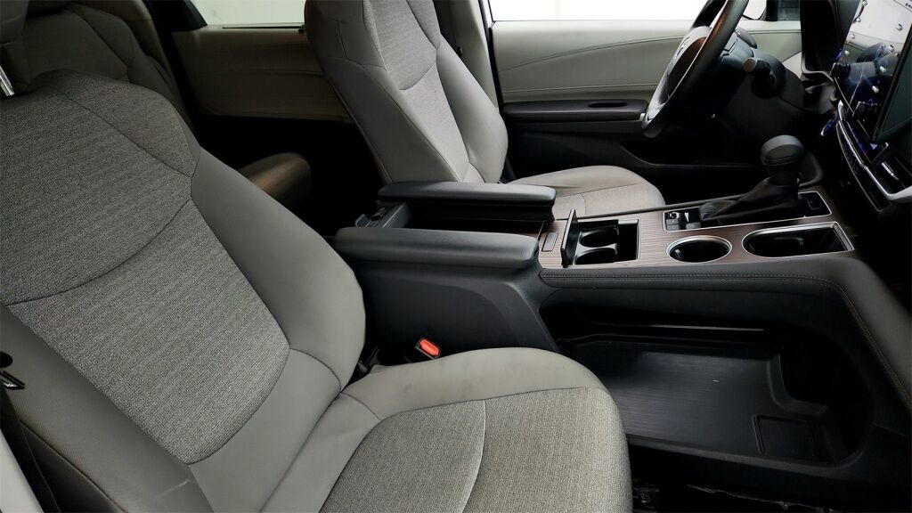 2024 Toyota Sienna LE Laurel MD