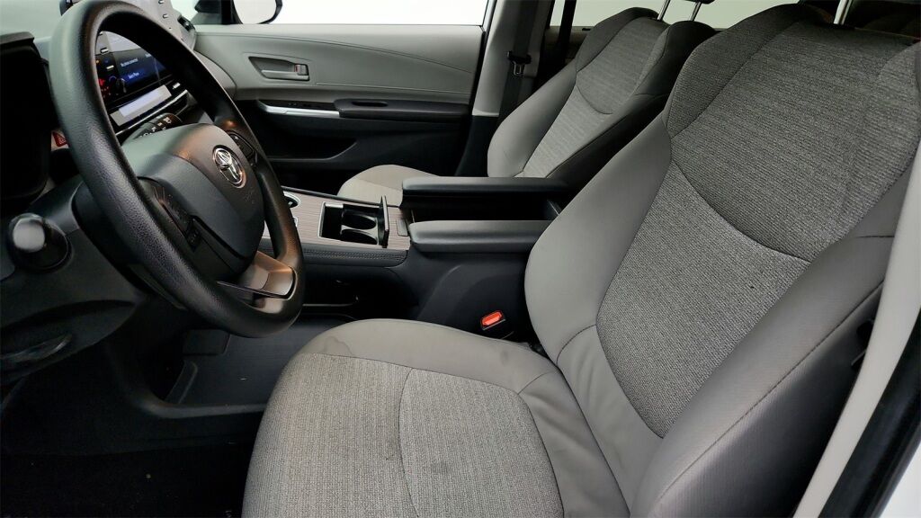 2024 Toyota Sienna LE Laurel MD