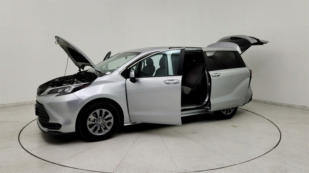 2024 Toyota Sienna LE Laurel MD