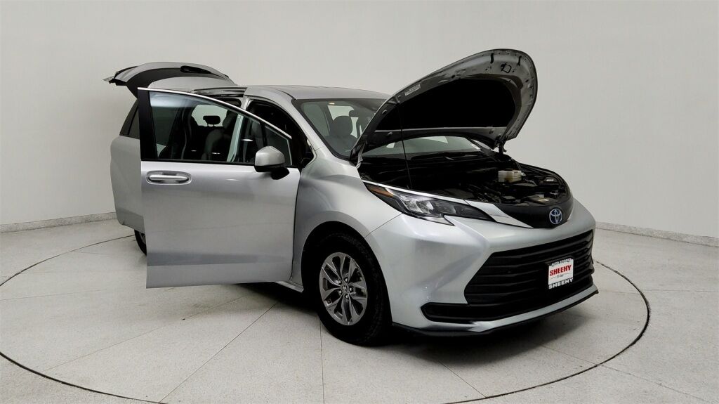 2024 Toyota Sienna LE Laurel MD