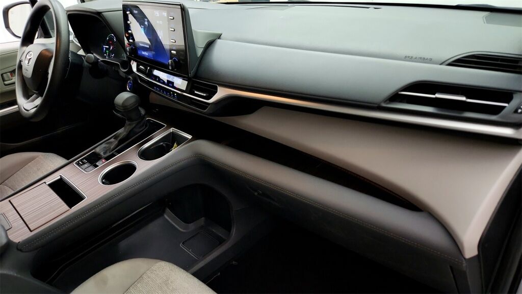 2024 Toyota Sienna LE Laurel MD