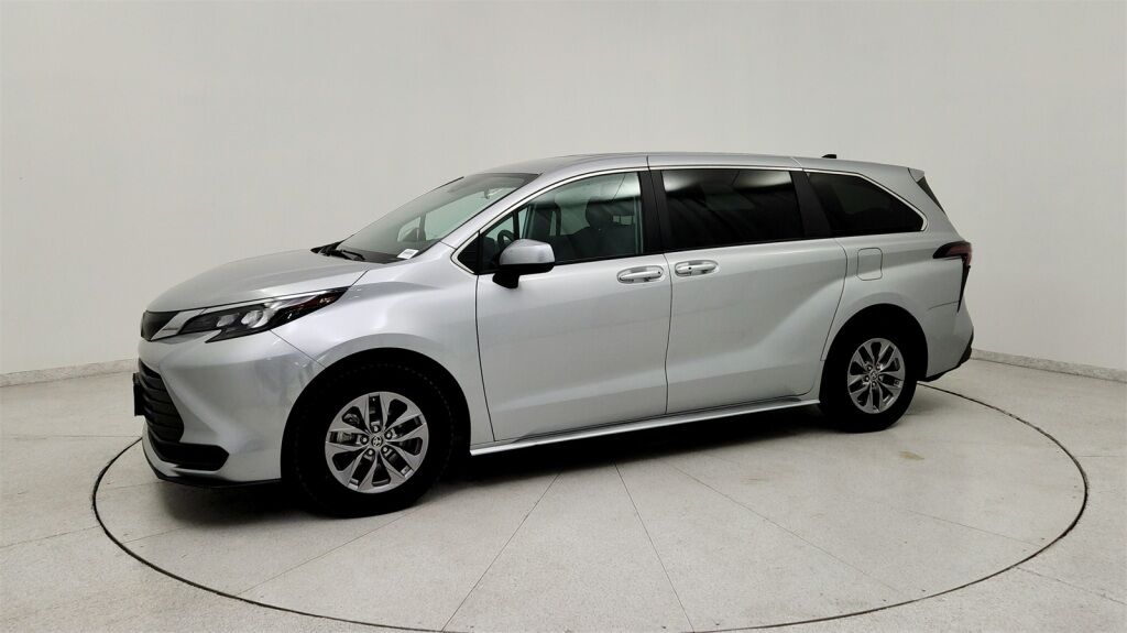 2024 Toyota Sienna LE Laurel MD