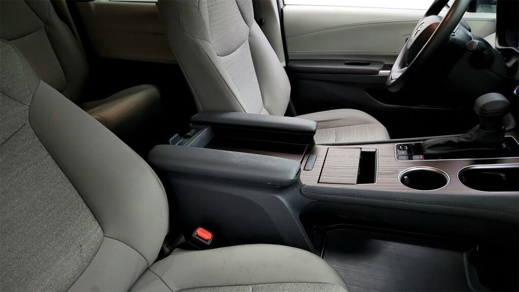 2024 Toyota Sienna LE Laurel MD