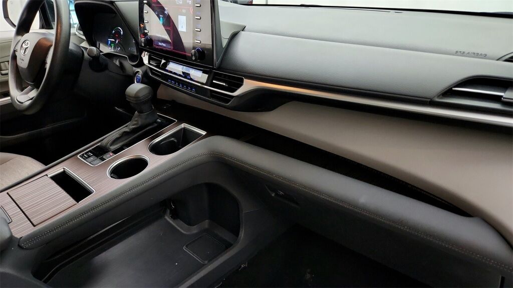 2024 Toyota Sienna LE Laurel MD