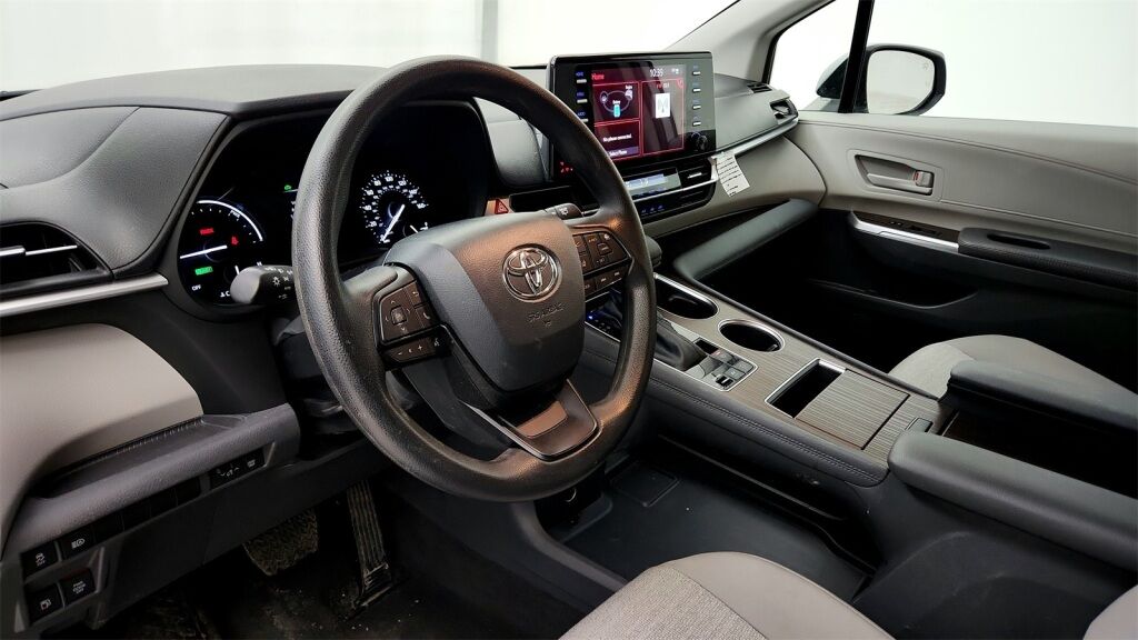 2024 Toyota Sienna LE Laurel MD