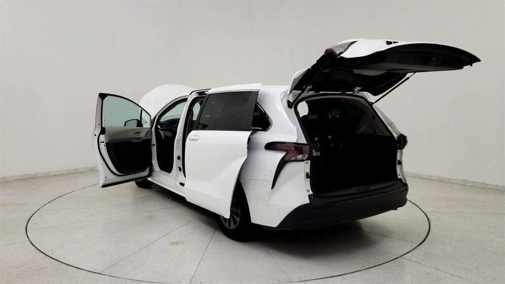 2024 Toyota Sienna LE Laurel MD