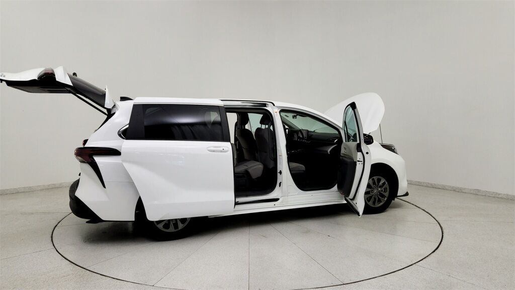 2024 Toyota Sienna LE Laurel MD