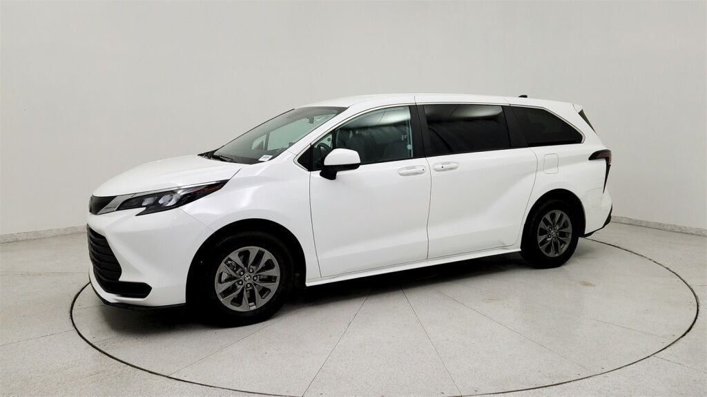 2024 Toyota Sienna LE Laurel MD