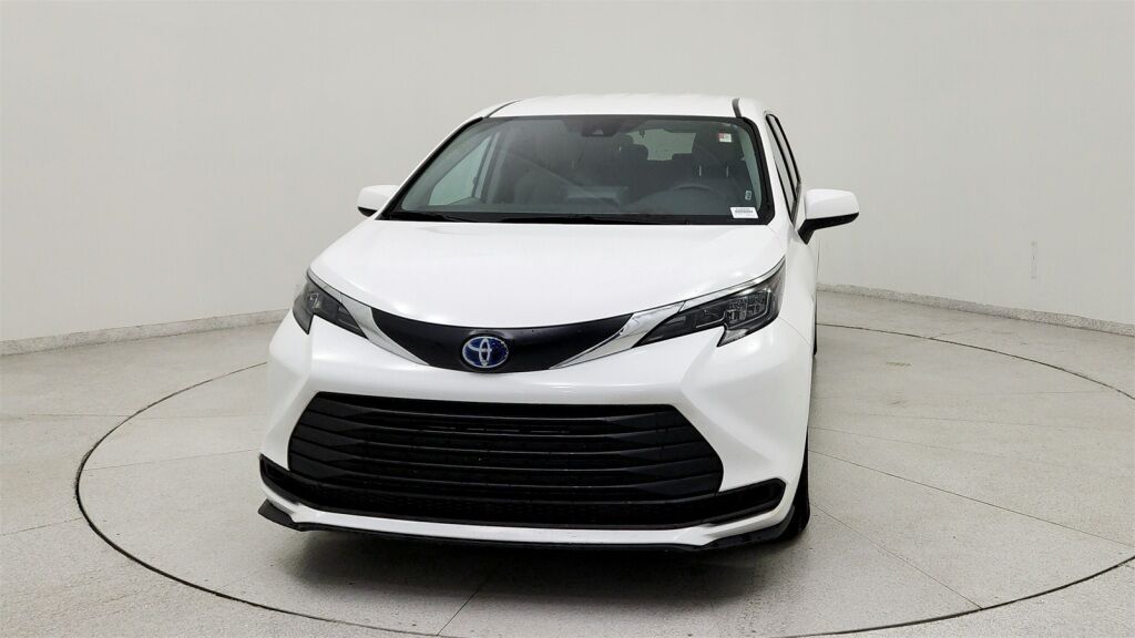 2024 Toyota Sienna LE Laurel MD