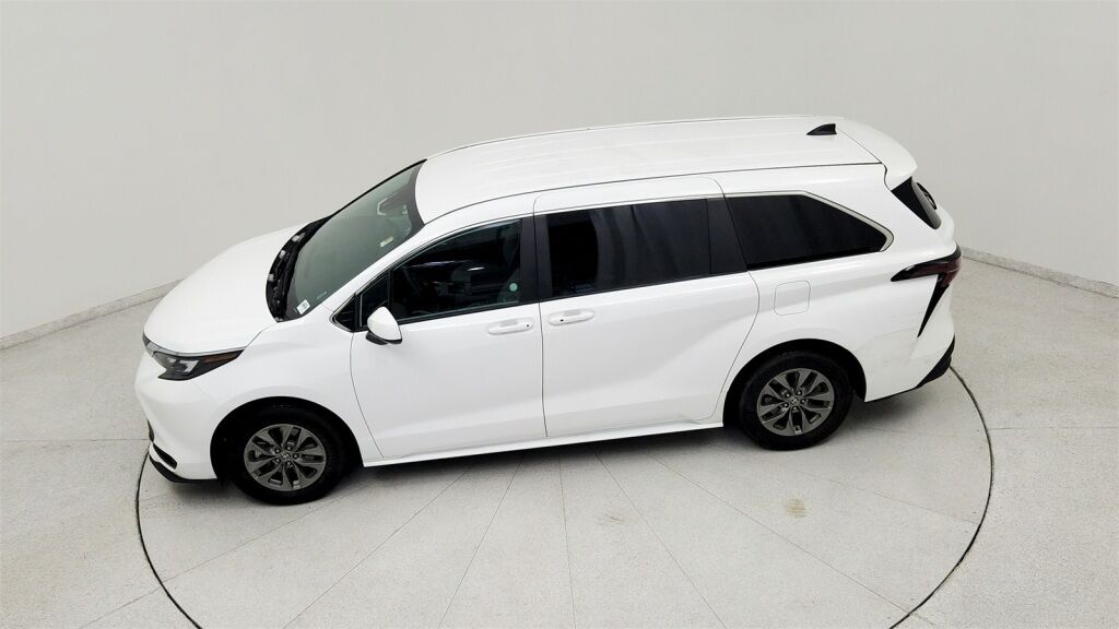 2024 Toyota Sienna LE Laurel MD