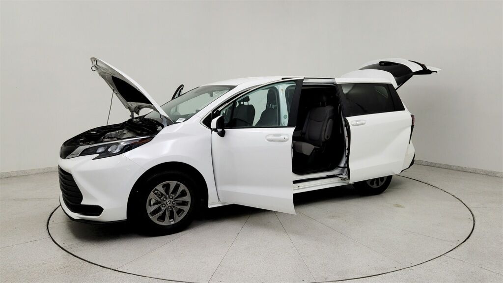 2024 Toyota Sienna LE Laurel MD