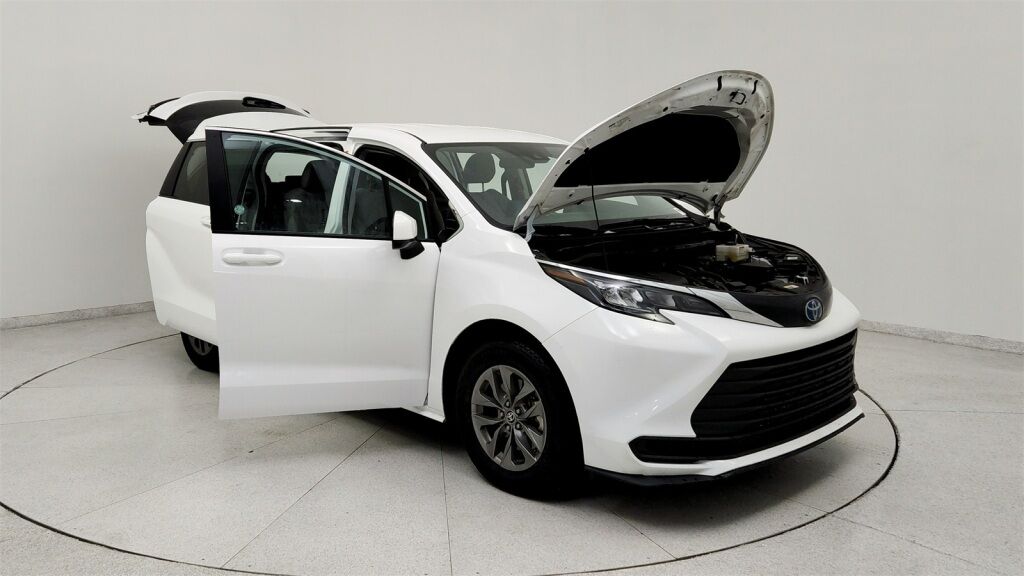 2024 Toyota Sienna LE Laurel MD