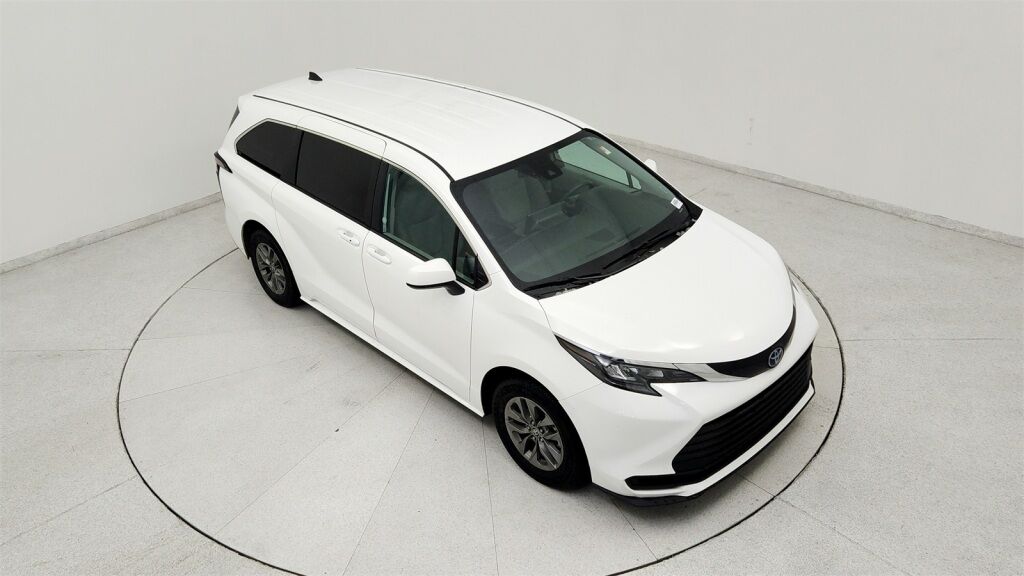 2024 Toyota Sienna LE Laurel MD