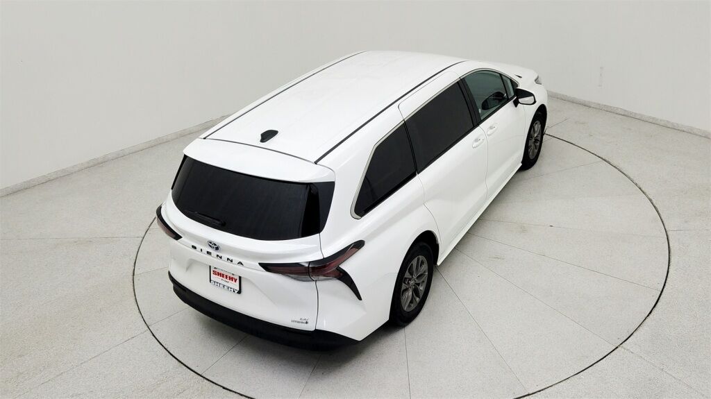 2024 Toyota Sienna LE Laurel MD