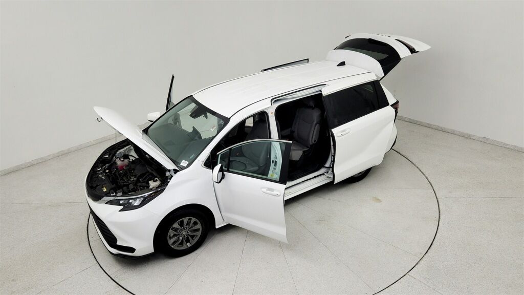 2024 Toyota Sienna LE Laurel MD