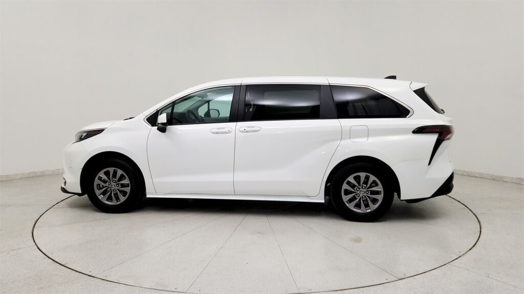 2024 Toyota Sienna LE Laurel MD