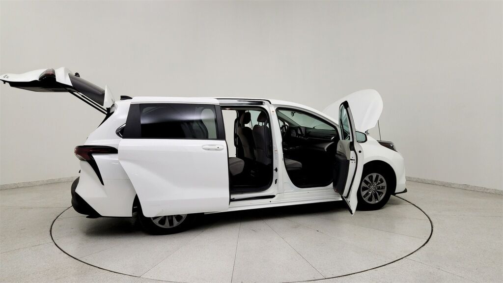 2024 Toyota Sienna LE Laurel MD