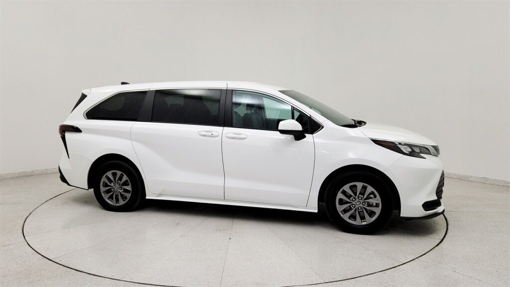 2024 Toyota Sienna LE Laurel MD