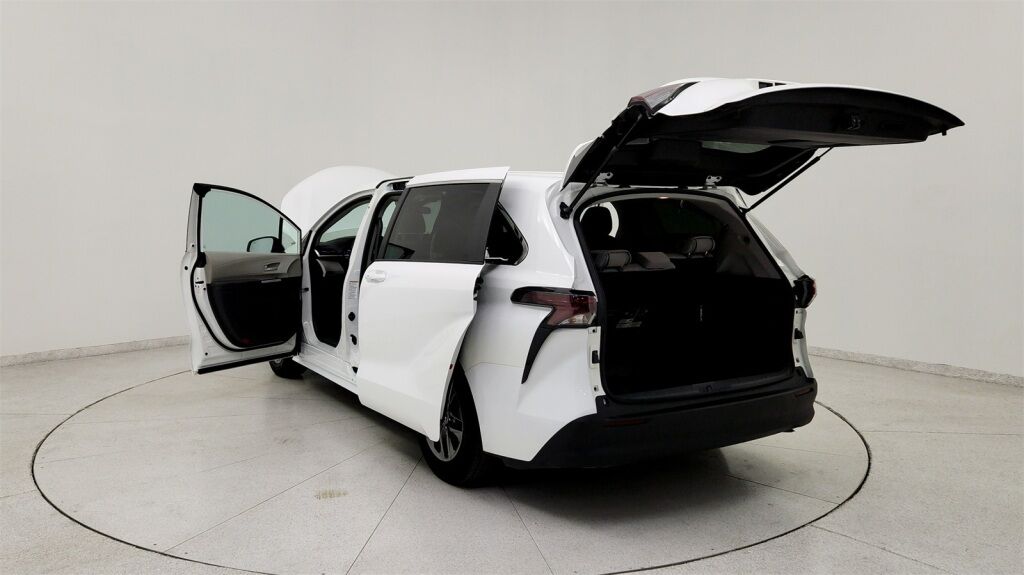 2024 Toyota Sienna LE Laurel MD