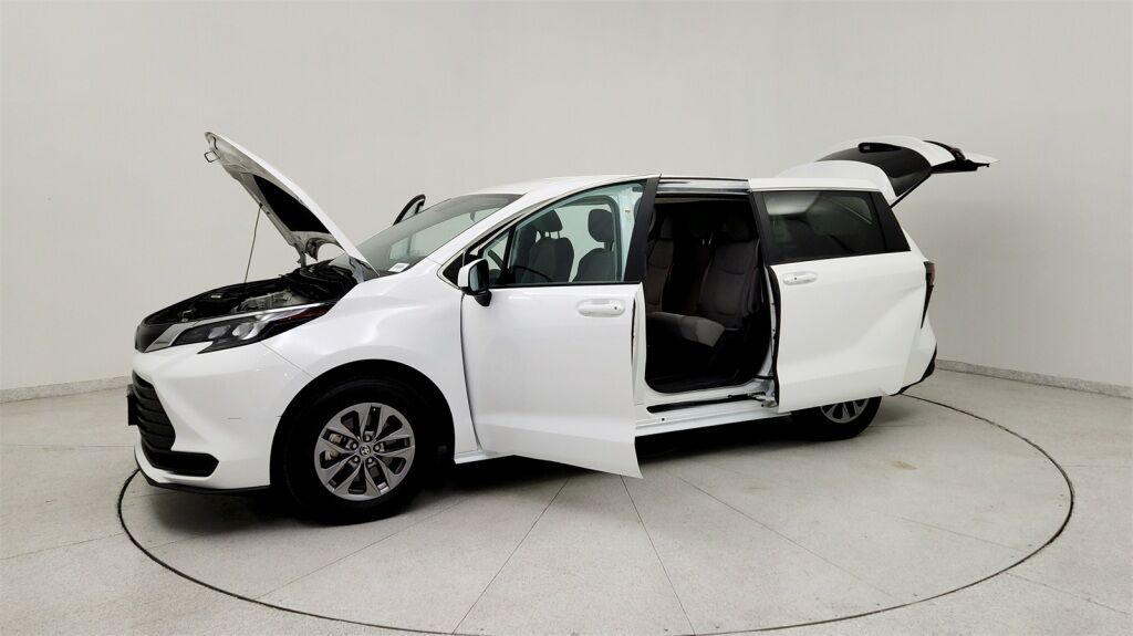 2024 Toyota Sienna LE Laurel MD