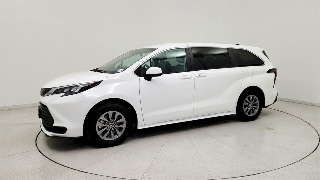 2024 Toyota Sienna LE Laurel MD