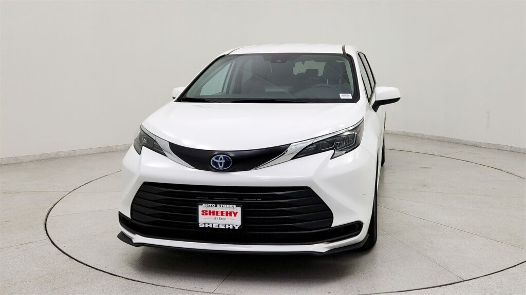 2024 Toyota Sienna LE Laurel MD