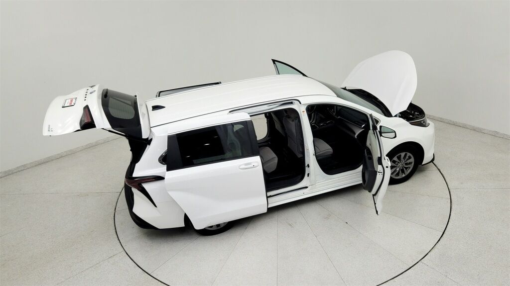 2024 Toyota Sienna LE Laurel MD