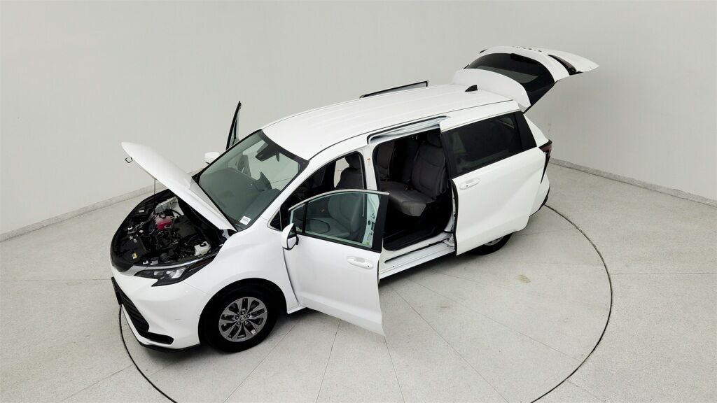 2024 Toyota Sienna LE Laurel MD