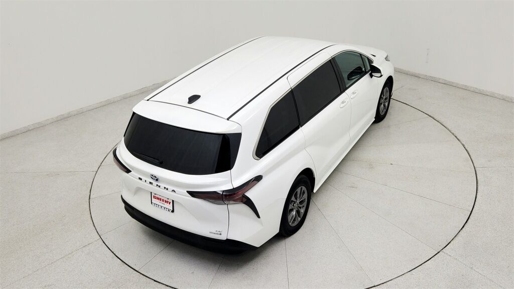 2024 Toyota Sienna LE Laurel MD