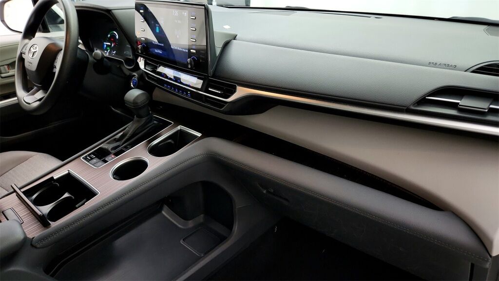 2024 Toyota Sienna LE Laurel MD