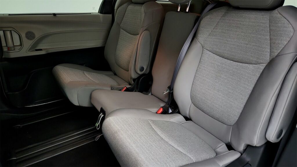 2024 Toyota Sienna LE Laurel MD