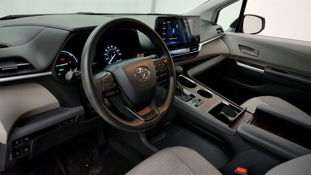 2024 Toyota Sienna LE Laurel MD