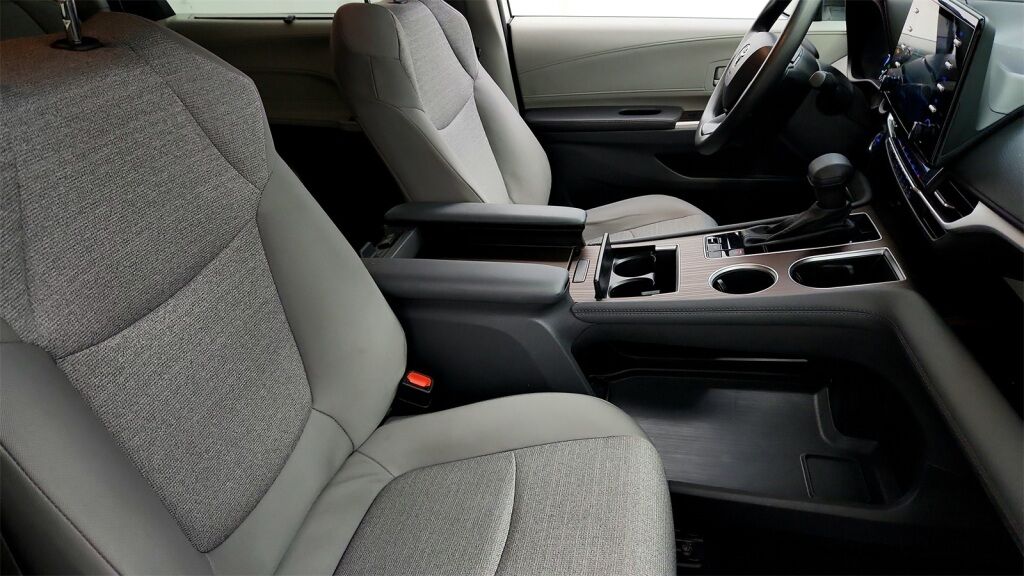 2024 Toyota Sienna LE Laurel MD