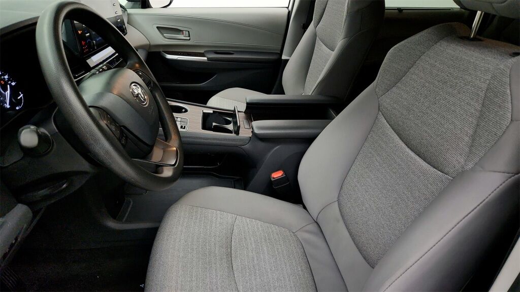 2024 Toyota Sienna LE Laurel MD