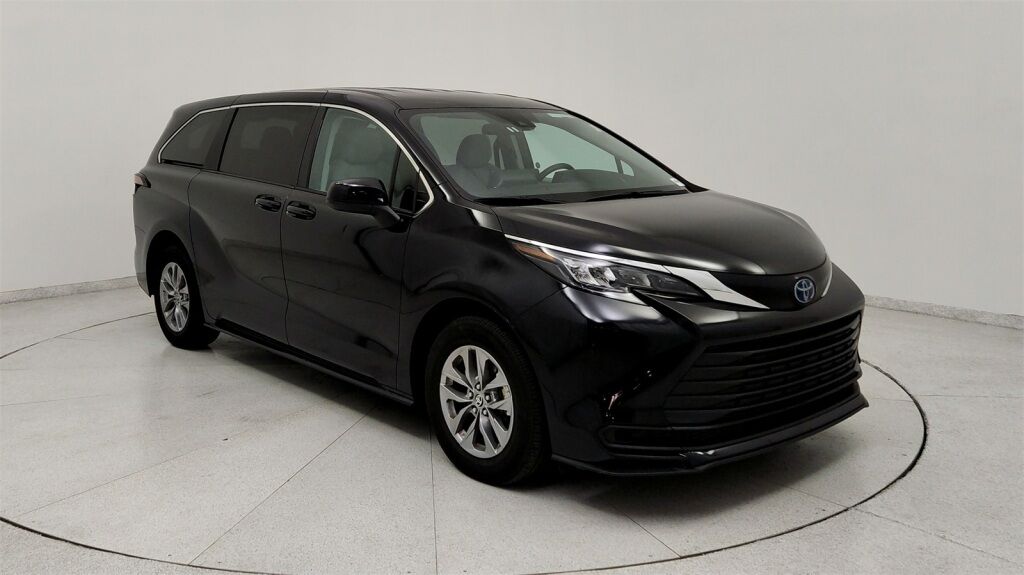 2024 Toyota Sienna LE