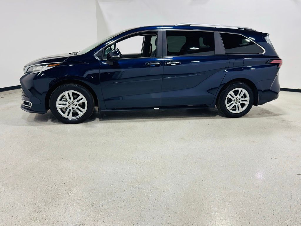 2024 Toyota Sienna Limited Jersey City NJ