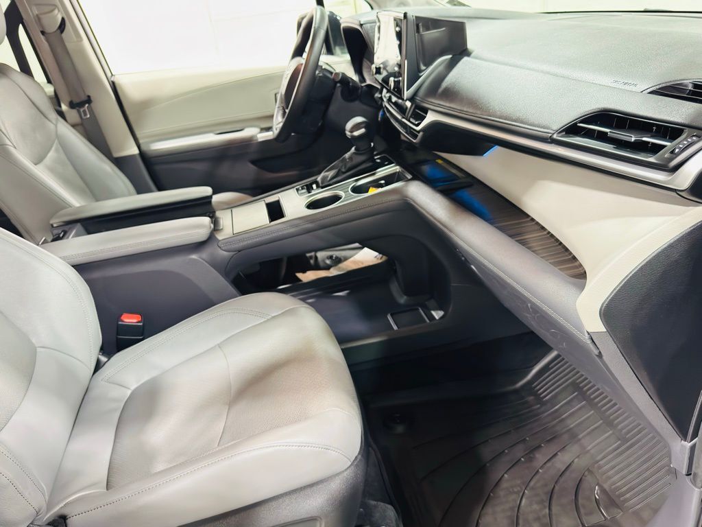 2024 Toyota Sienna Limited Jersey City NJ