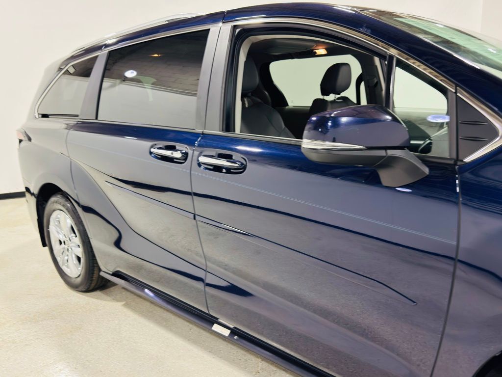 2024 Toyota Sienna Limited Jersey City NJ