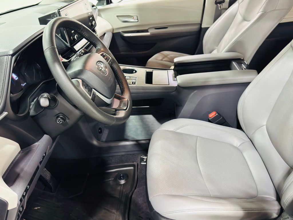 2024 Toyota Sienna Limited Jersey City NJ