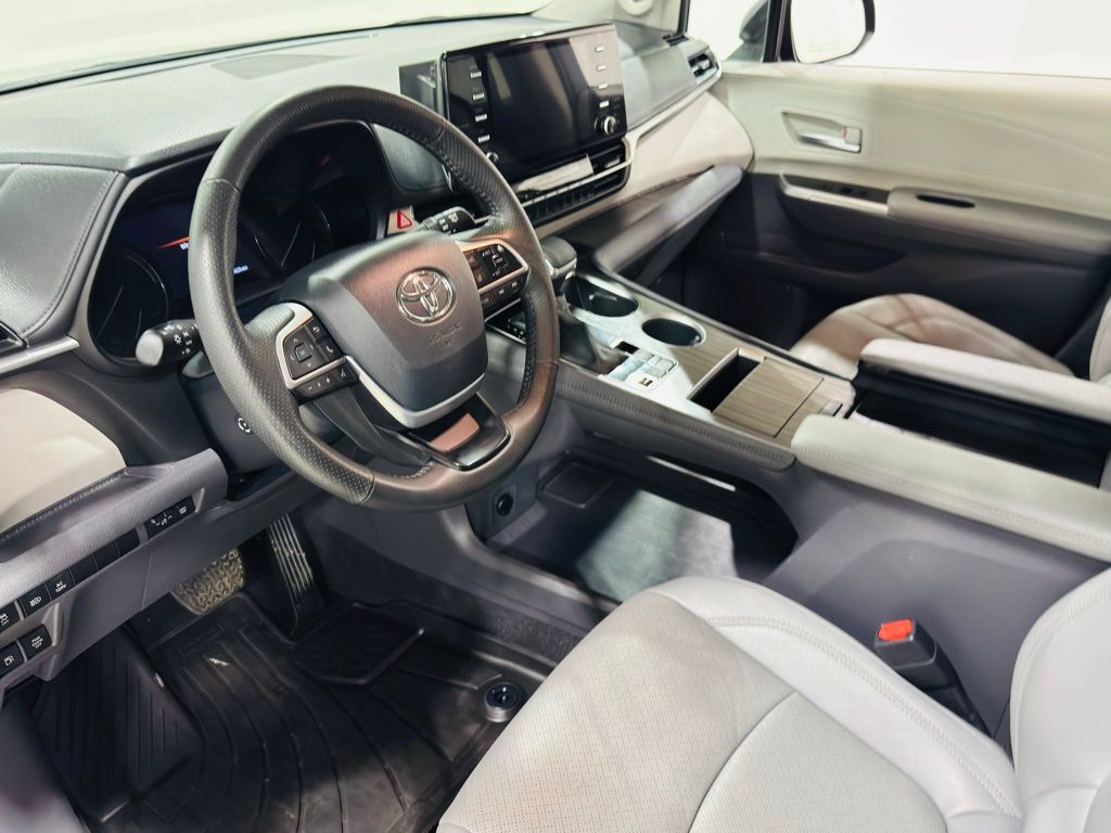 2024 Toyota Sienna Limited Jersey City NJ
