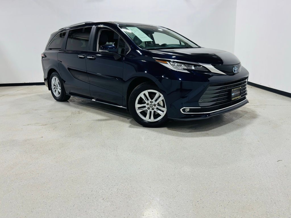 2024 Toyota Sienna Limited Jersey City NJ