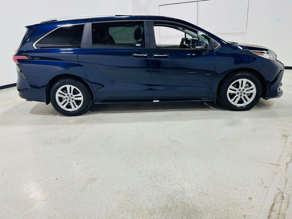 2024 Toyota Sienna Limited Jersey City NJ
