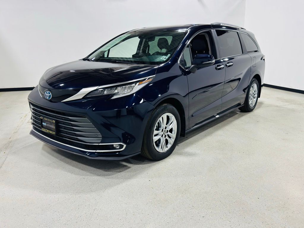2024 Toyota Sienna Limited Jersey City NJ