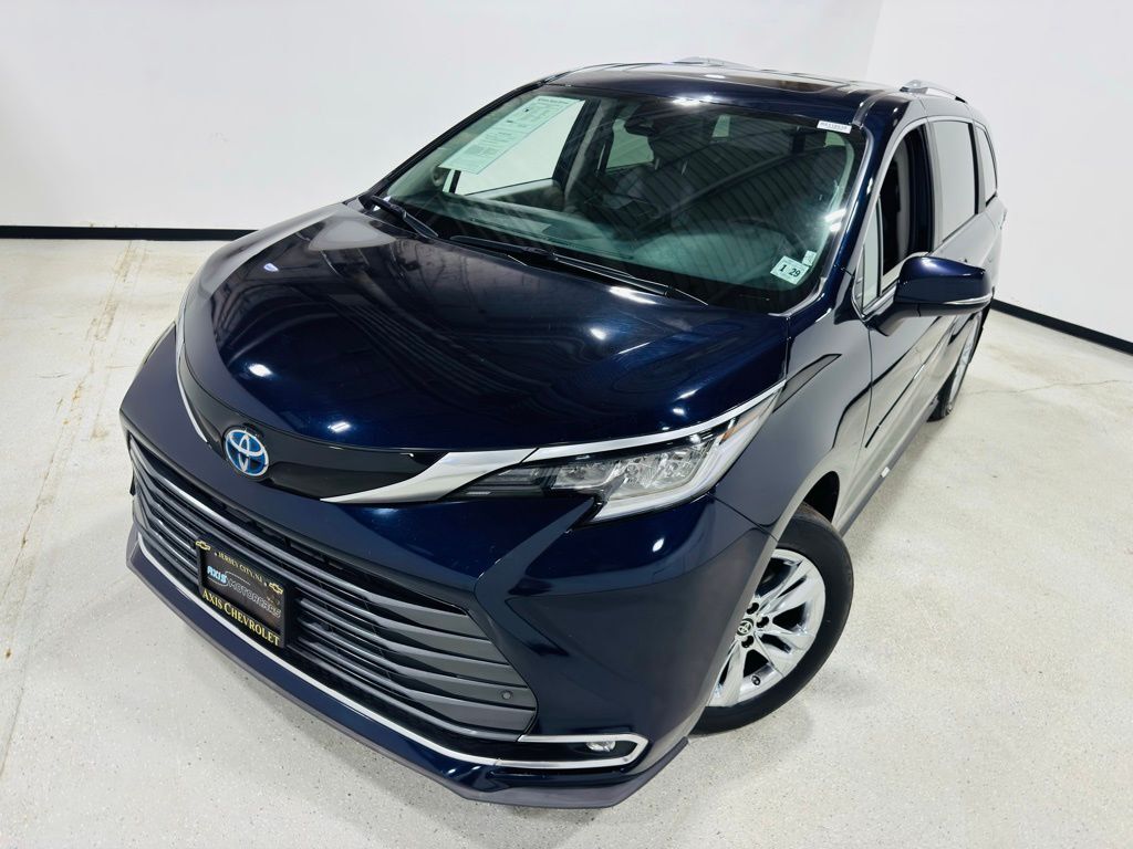 2024 Toyota Sienna Limited Jersey City NJ