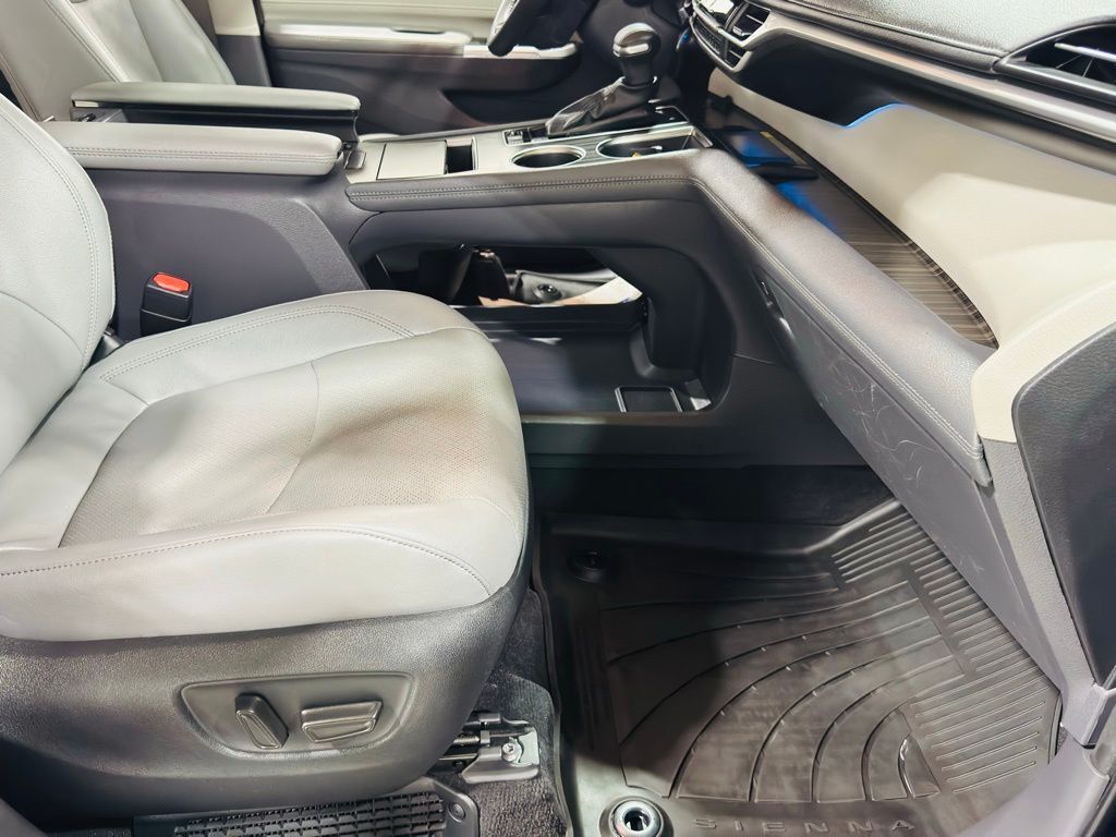 2024 Toyota Sienna Limited Jersey City NJ