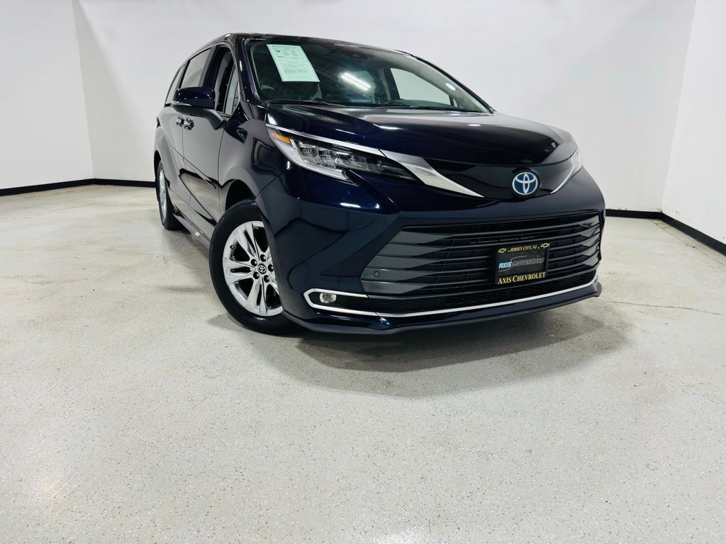 2024 Toyota Sienna Limited Jersey City NJ